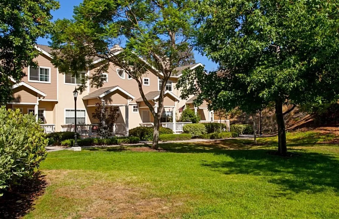 2 bed, 1216 sqft, $3,450 — Photo 2
