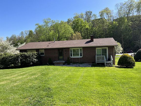 2nd image of 211 Pine St
