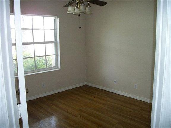 3rd image of 137 Cocoplum Ln