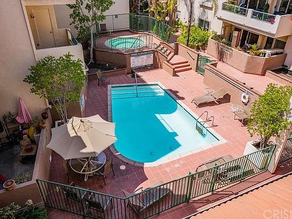 2nd image of 5420 Sylmar Ave APT 318