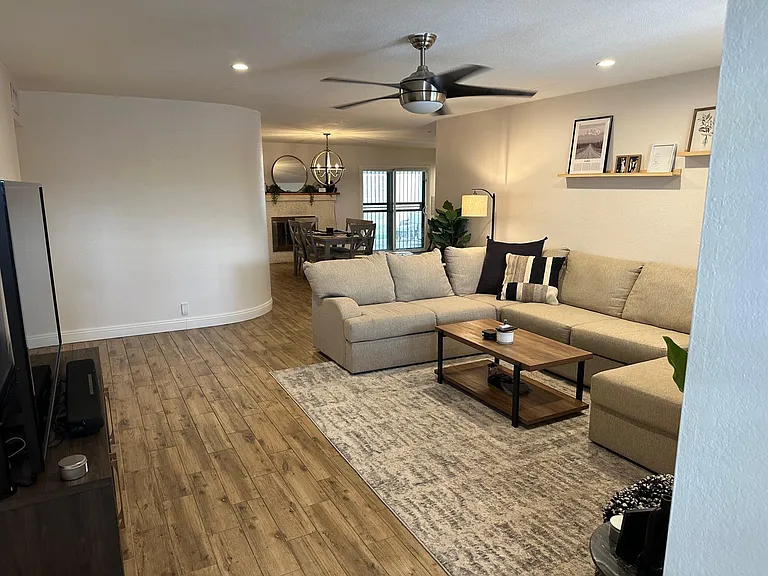 402 E Sack Dr — Photo 22