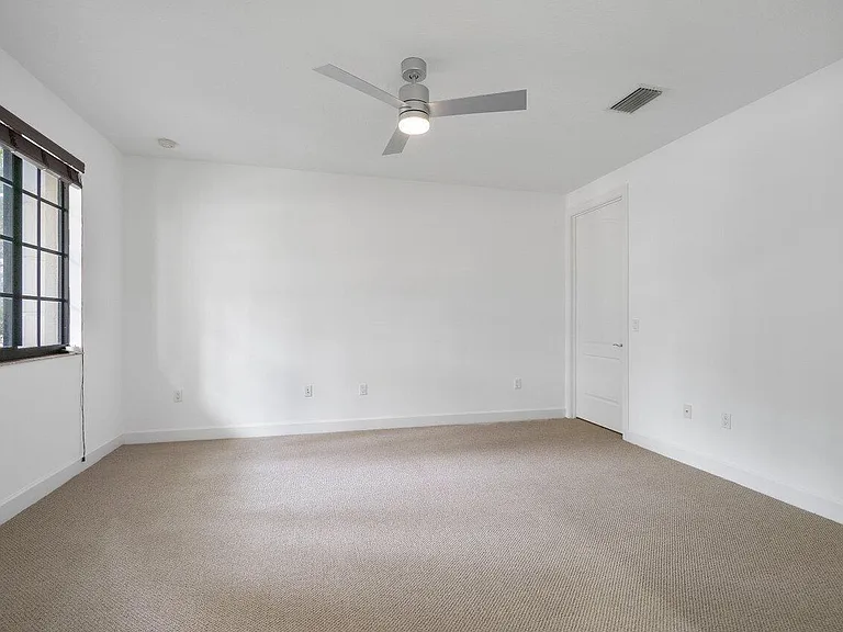 4886 NW 16th Ave — Photo 25