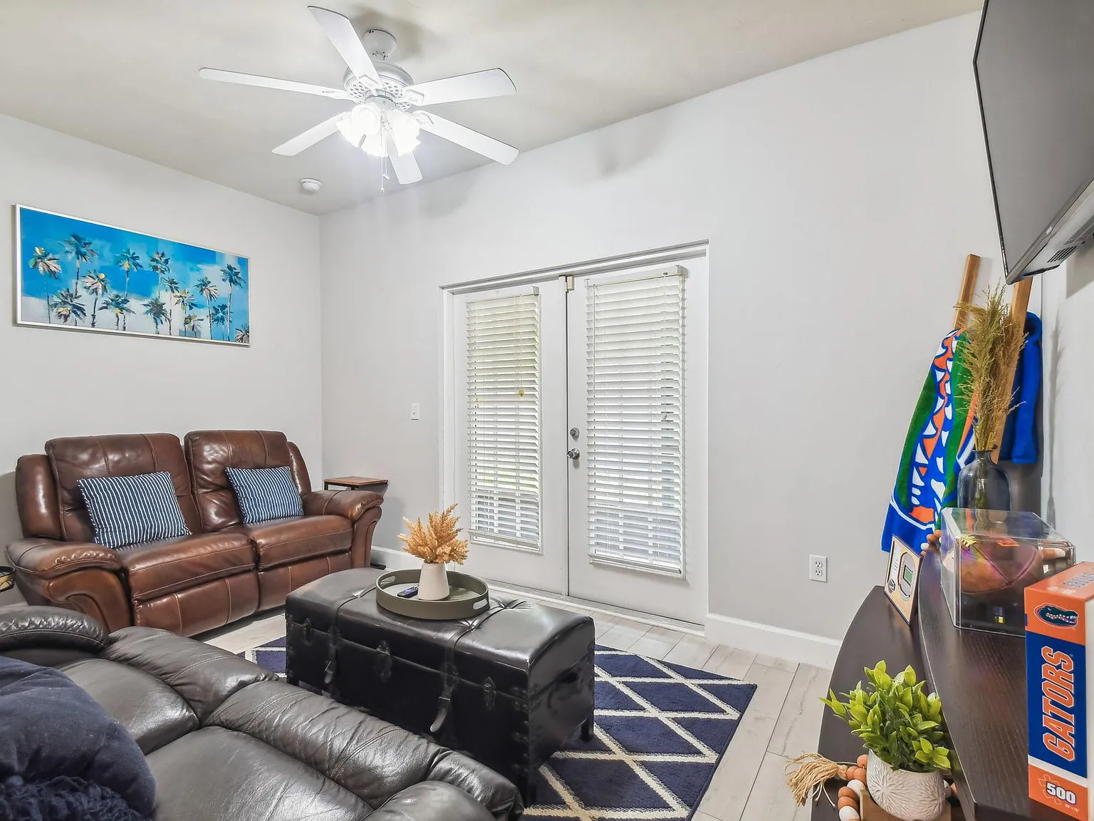 2945 SW 35th Pl — Photo 1