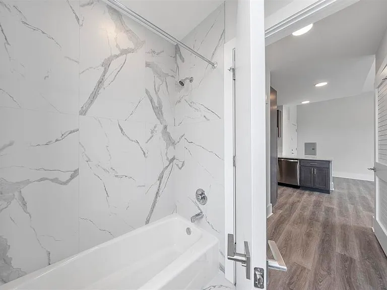 660 Grand St #403 — Photo 12
