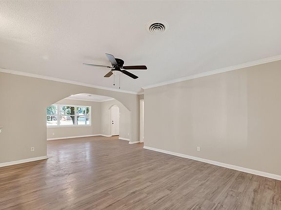5th image of 105 Longridge Dr