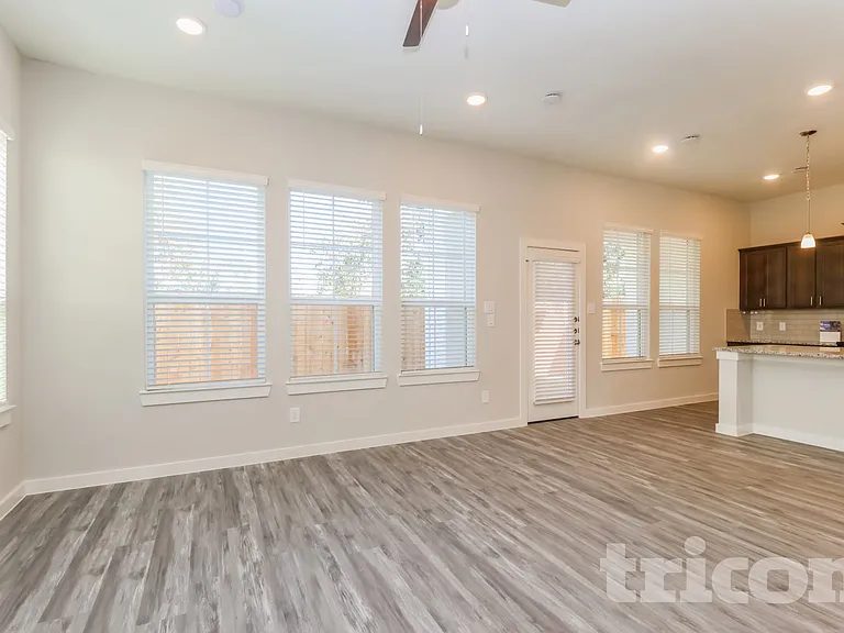 9835 Willow Creek Commerce Dr #504 — Photo 2