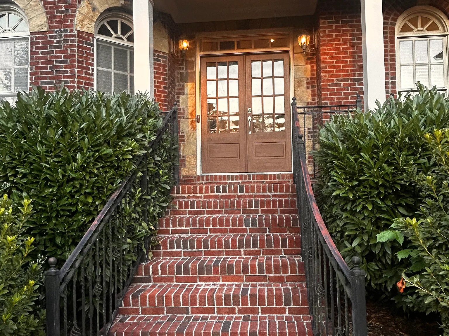 6 bed, 5482 sqft, $4,900 — Photo 2