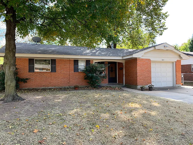 1612 Avondale Dr — Photo 1
