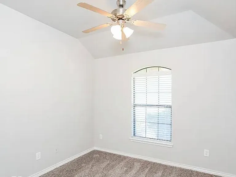 2213 Brandy Dr — Photo 2
