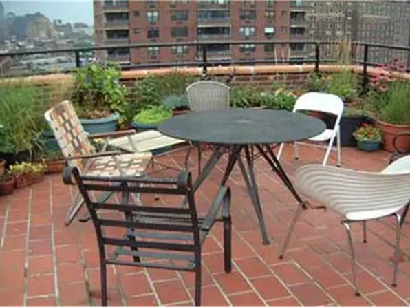 222 West 15th Street image 4 of 8