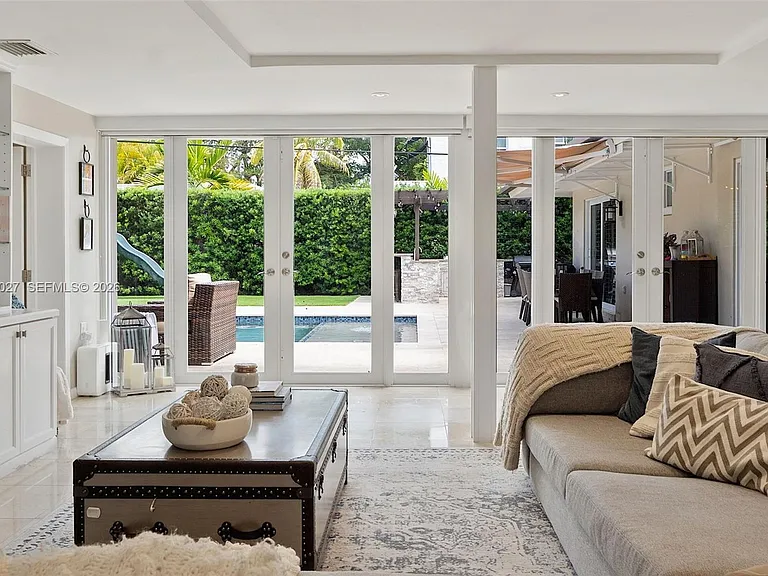 4750 Alhambra Cir — Photo 24