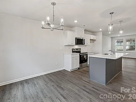 520 Bond St — Photo 6