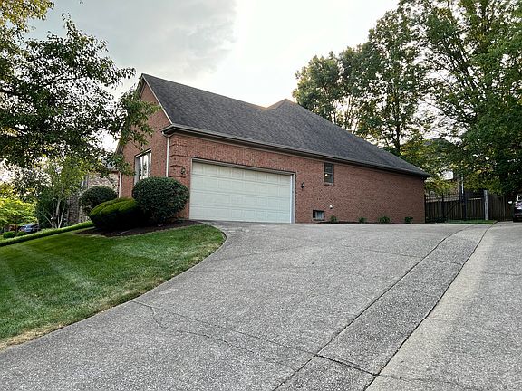 5th image of 821 Meadowbrook Dr