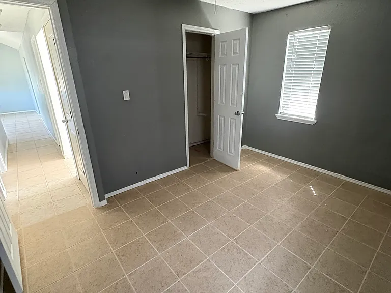 160 Elena St — Photo 5
