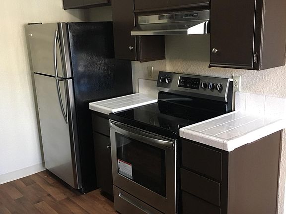 2nd image of 1905 E Grand Ave APT 21