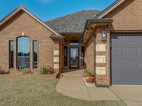 3rd image of 609 N Ponderosa Way