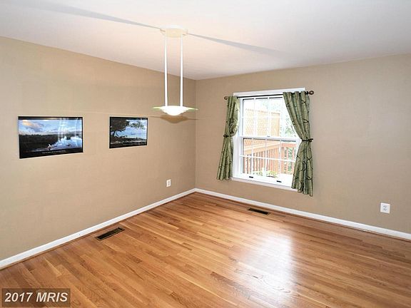 5th image of 202 Great Falls St