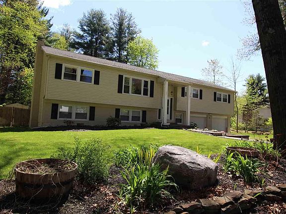2nd image of 36 Casablanca Ct
