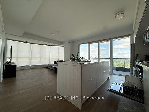 4th image of 585 Bloor St E #3823