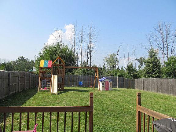 3rd image of 4511 Parkwick Dr