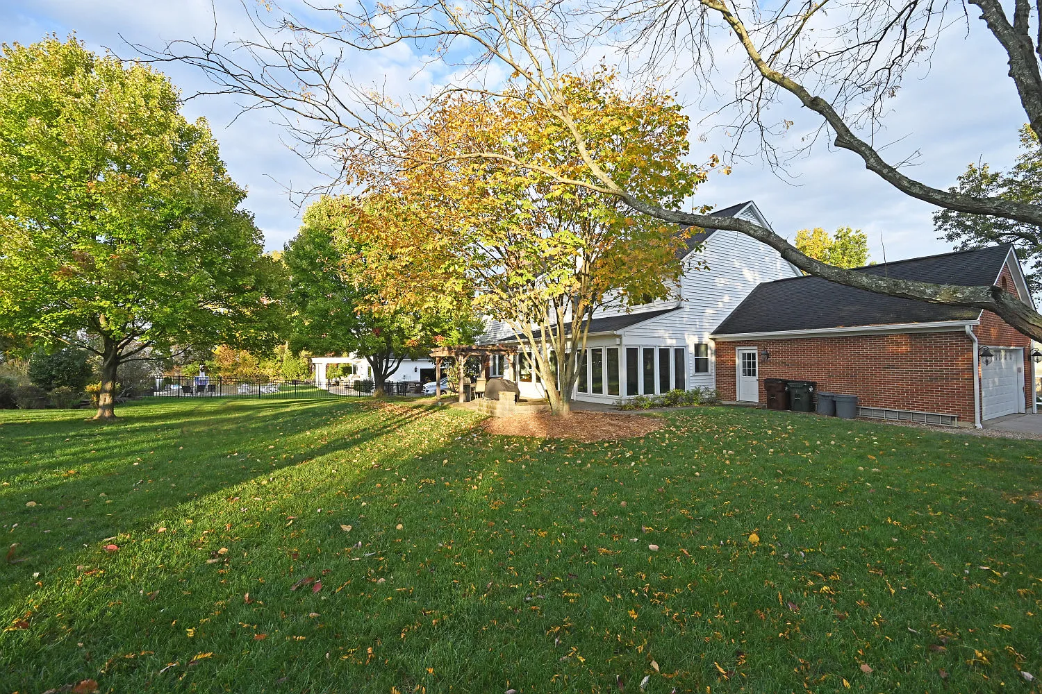 4 bed, 3.5 bath, 4059 sqft, $4,000 — Photo 2