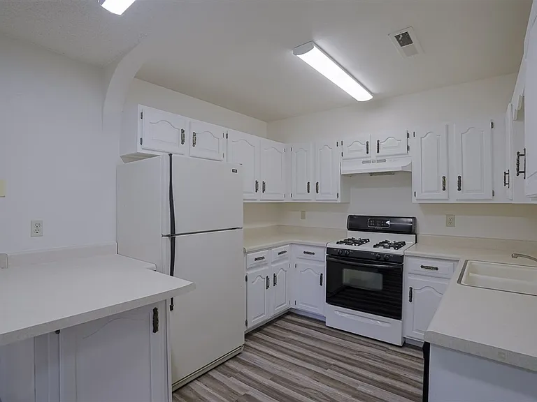 1298 N Tapadero Dr — Photo 8