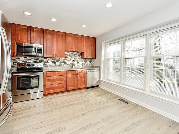 4th image of 2862 Kelly Sq