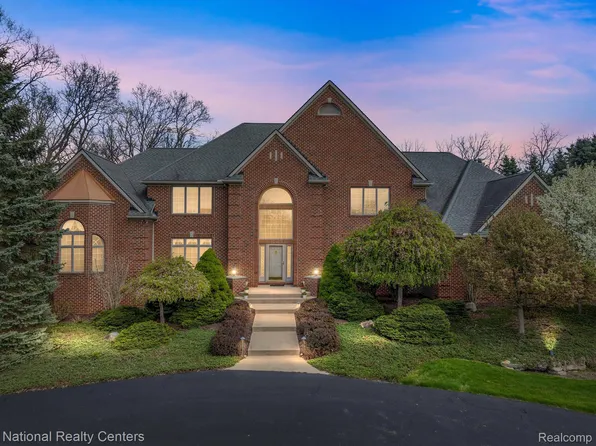 4396 Hickory Ridge Ct, Plymouth, MI 48170