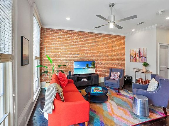 3rd image of 339 Carondelet St APT 3C