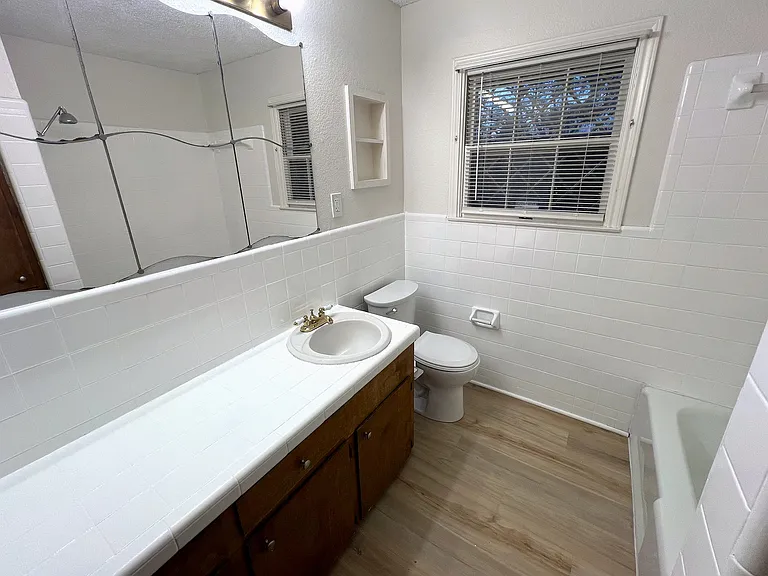 Updated full bathroom