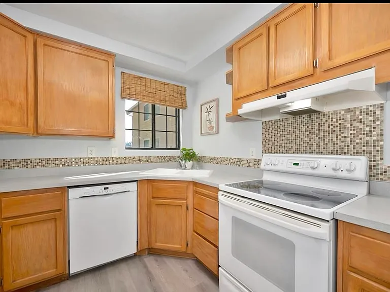 7445 Auburn Oaks Ct #G — Photo 4