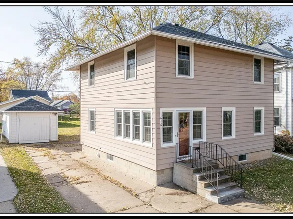 616 W Cook St, New London, WI 54961