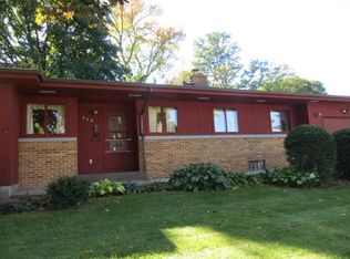 348 E Wisconsin Ave, Pewaukee, WI 53072