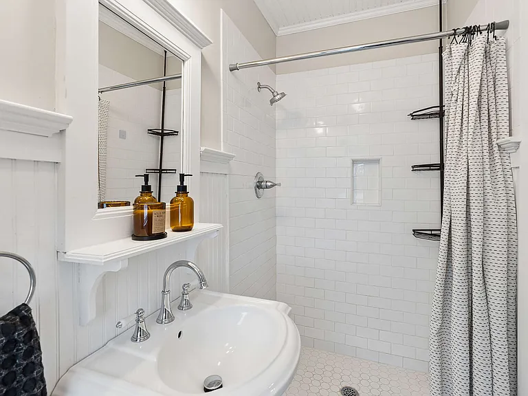 15 Branham St NE — Photo 22