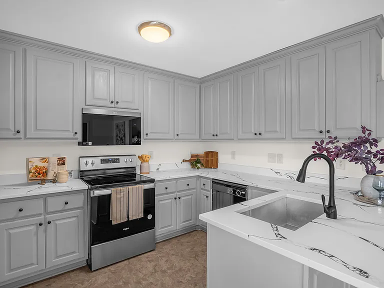 46 Bayberry Ln — Photo 14
