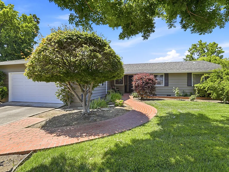 872 W Knickerbocker Dr — Photo 5
