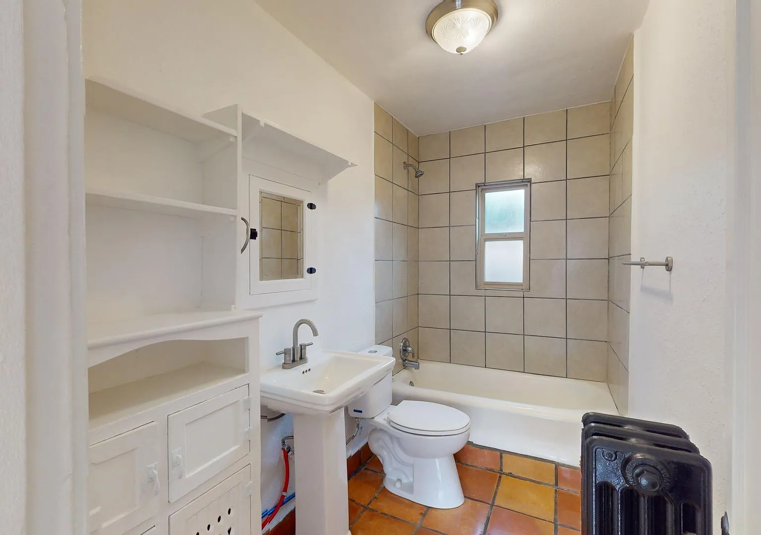 Lovely, Large, & Bright 1 Bed in Beautiful Downtown Courtyard Complex — Photo 4