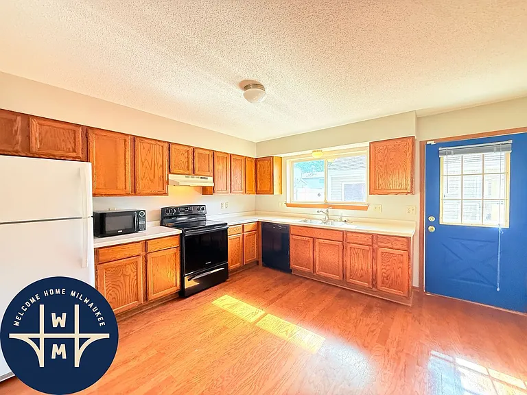 W163N11528 Windsor Ct #A — Photo 7