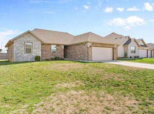 696 N Montego St, Nixa, MO 65714