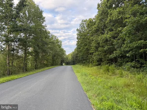 Glade Rd, Shipman, VA 22971