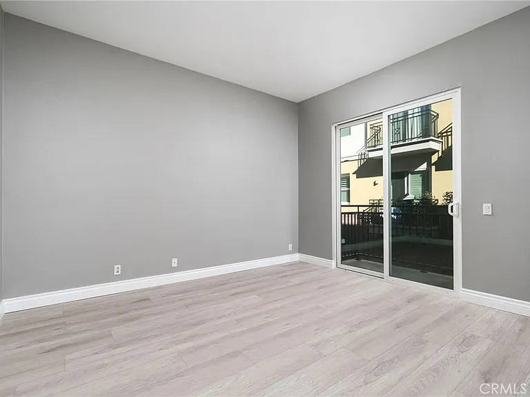 648 W 1st St — Photo 19