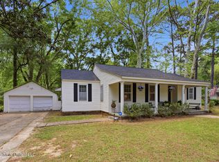 404 Colonial Cir, Jackson, MS 39211