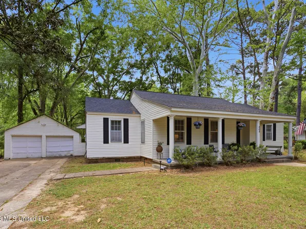 404 Colonial Cir, Jackson, MS 39211