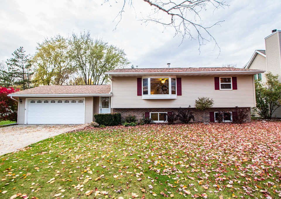 1st image of 712 Park Dr
