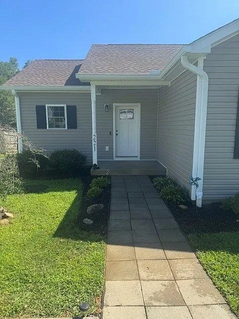 3 bed, 1420 sqft, $2,200 — Photo 2