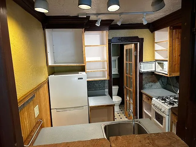 439 E 4th Ave #1 — Photo 8