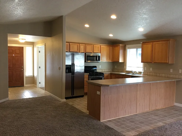 4067 Somerset Dr NE — Photo 5