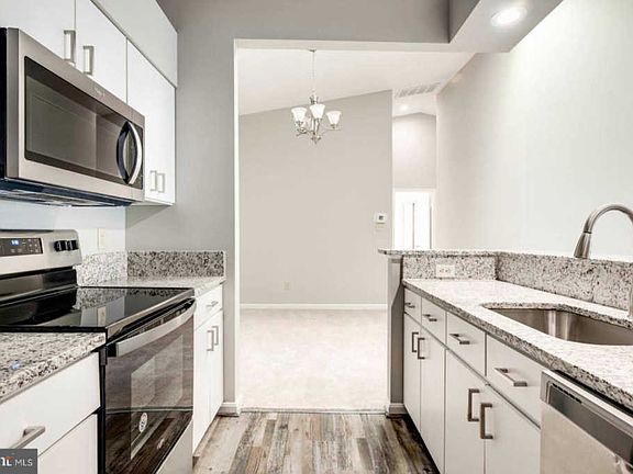 5th image of 7705 Lafayette Forest Dr APT 32