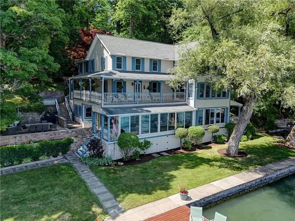 4535 Davidsons Landing Dr, Canandaigua, NY 14424