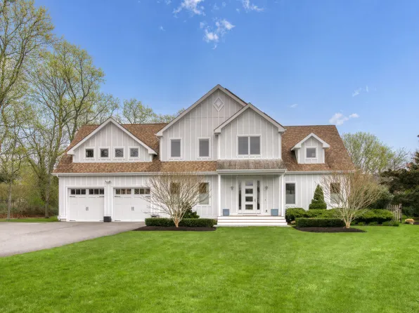 17 Willowood Ct, Westhampton, NY 11977